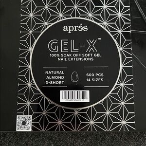 aprés GEL-X Natural Almond X-Short Soft Gel Nail Extensions - Black